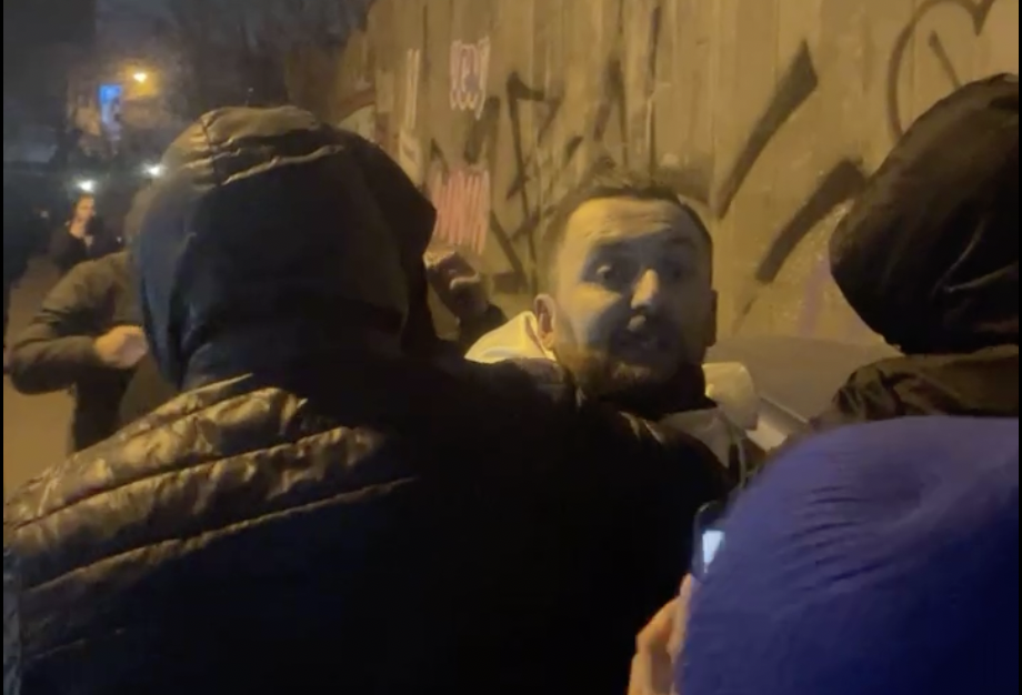 სამოქალაქო ფორმაში ჩაცმულმა პოლიციამ დააკავა “TV პირველის” ოპერატორი