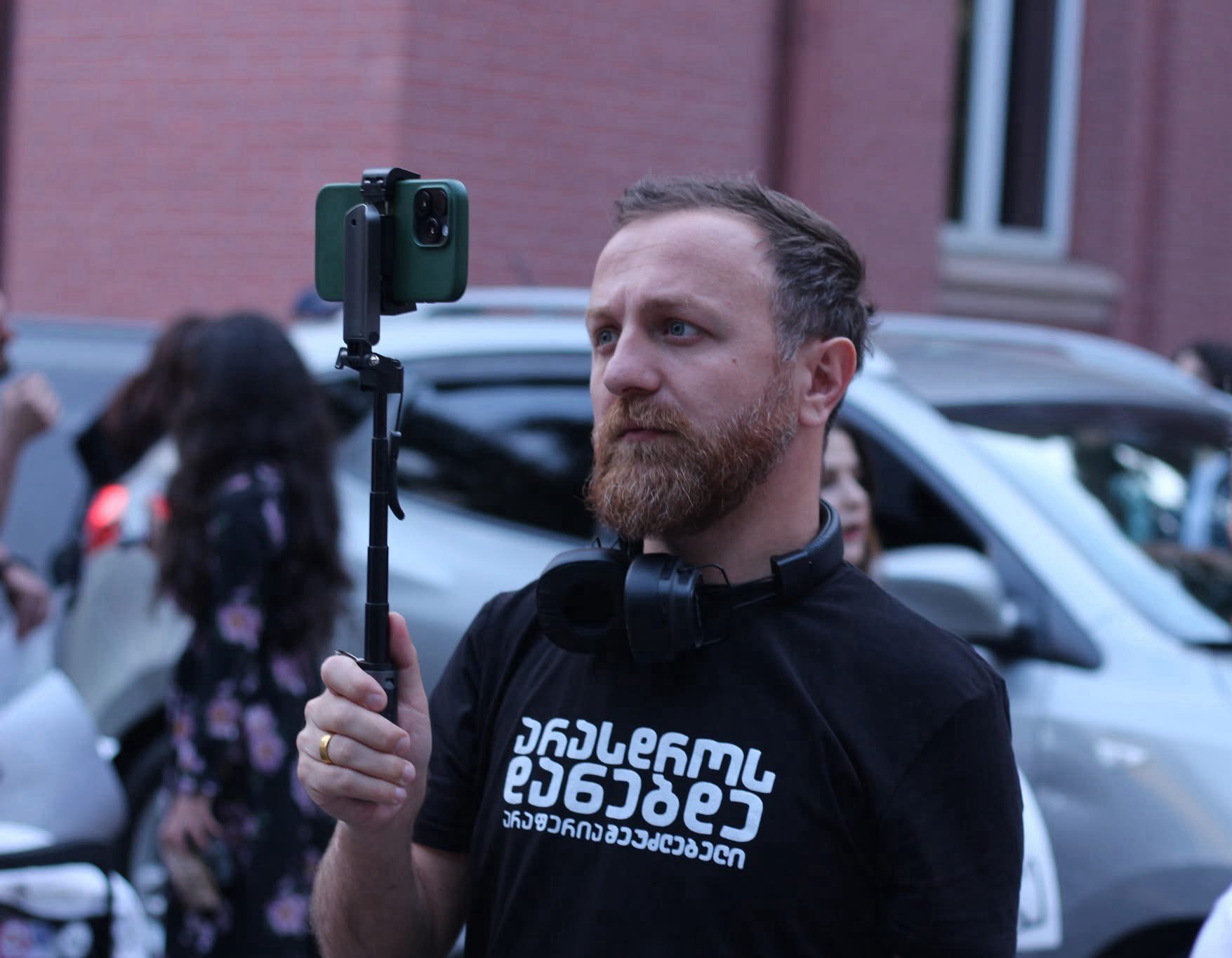 “აჭარა თაიმსის” ჟურნალისტს ხელვაჩაურის საკრებულო ფიზიკური ძალის გამოყენებით დაატოვებინეს