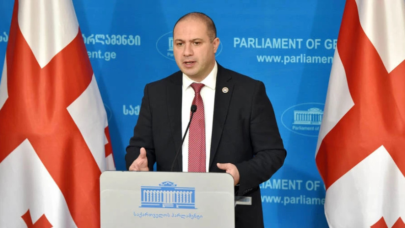 განათლების მინისტრმა, კრიტიკული შეკითხვის პასუხად, ჟურნალისტებს შეურაცხყოფა მიაყენა