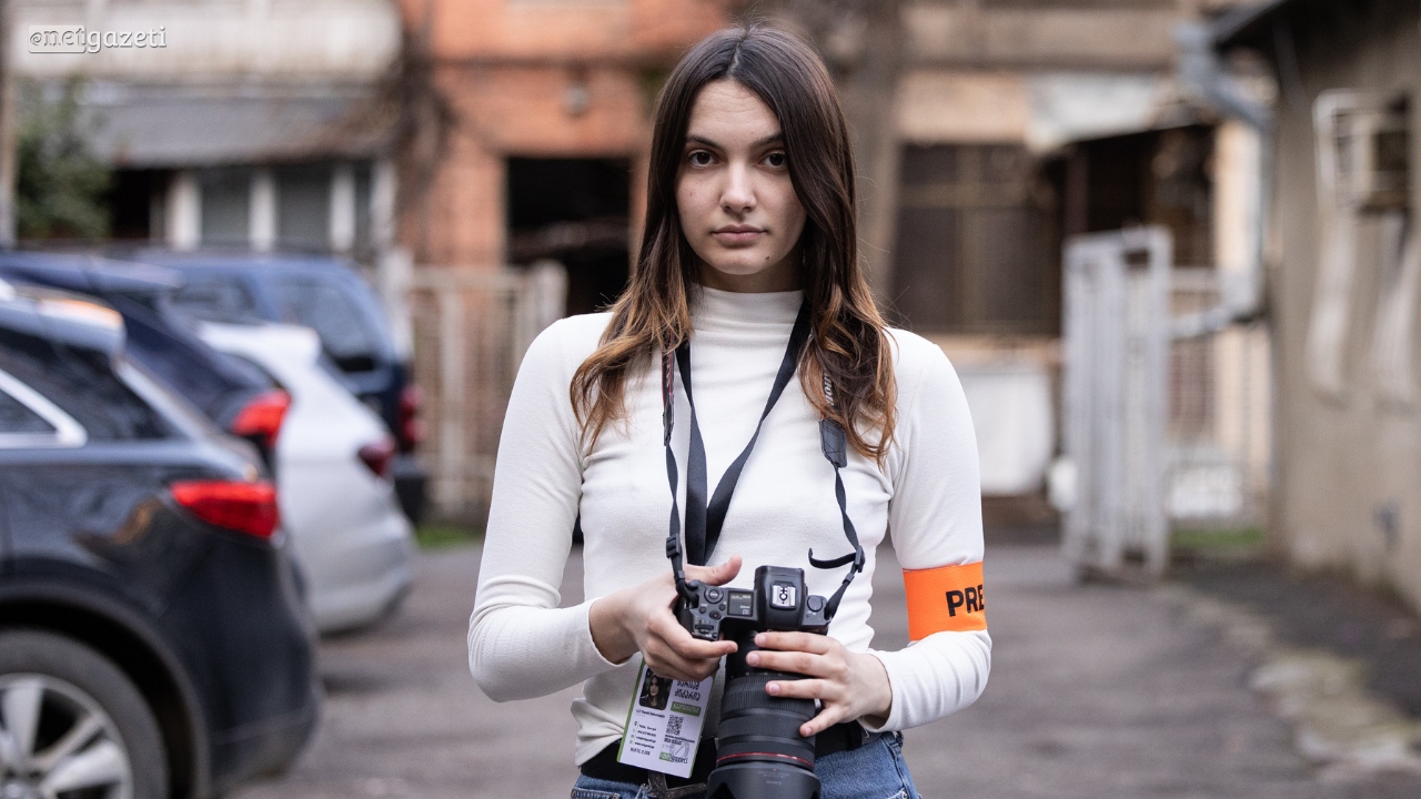 პროფესიული მოვალეობის შესრულების დროს “ნეტგაზეთის” ჟურნალისტს  სამართალდამცავები  “გზის გადაკეტვას” ედავებიან