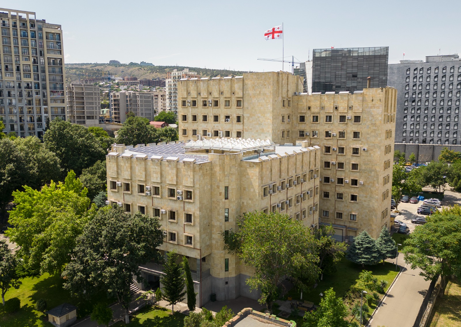 “TV პირველი“ პროკურატურისა და „ქართული ოცნების“ დეპუტატების განცხადებებს შაბათის ეთერის ჟურნალისტებზე ზეწოლის მცდელობად აფასებს